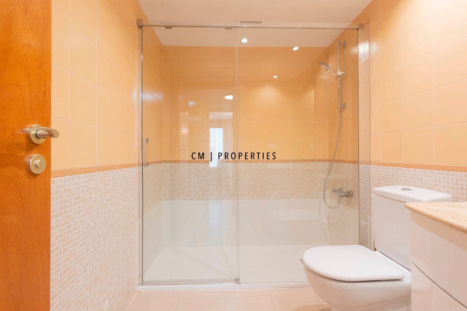 Piso de 3 habitaciones en València ciudad en alquiler con garaje - 2.200 € (Ref: 9292332)