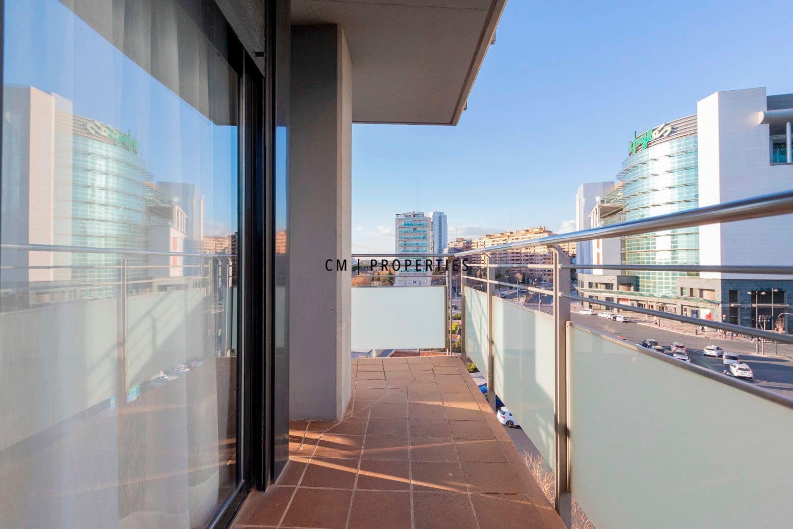 Piso de 3 habitaciones en València ciudad en alquiler con garaje - 2.200 € (Ref: 9292332)