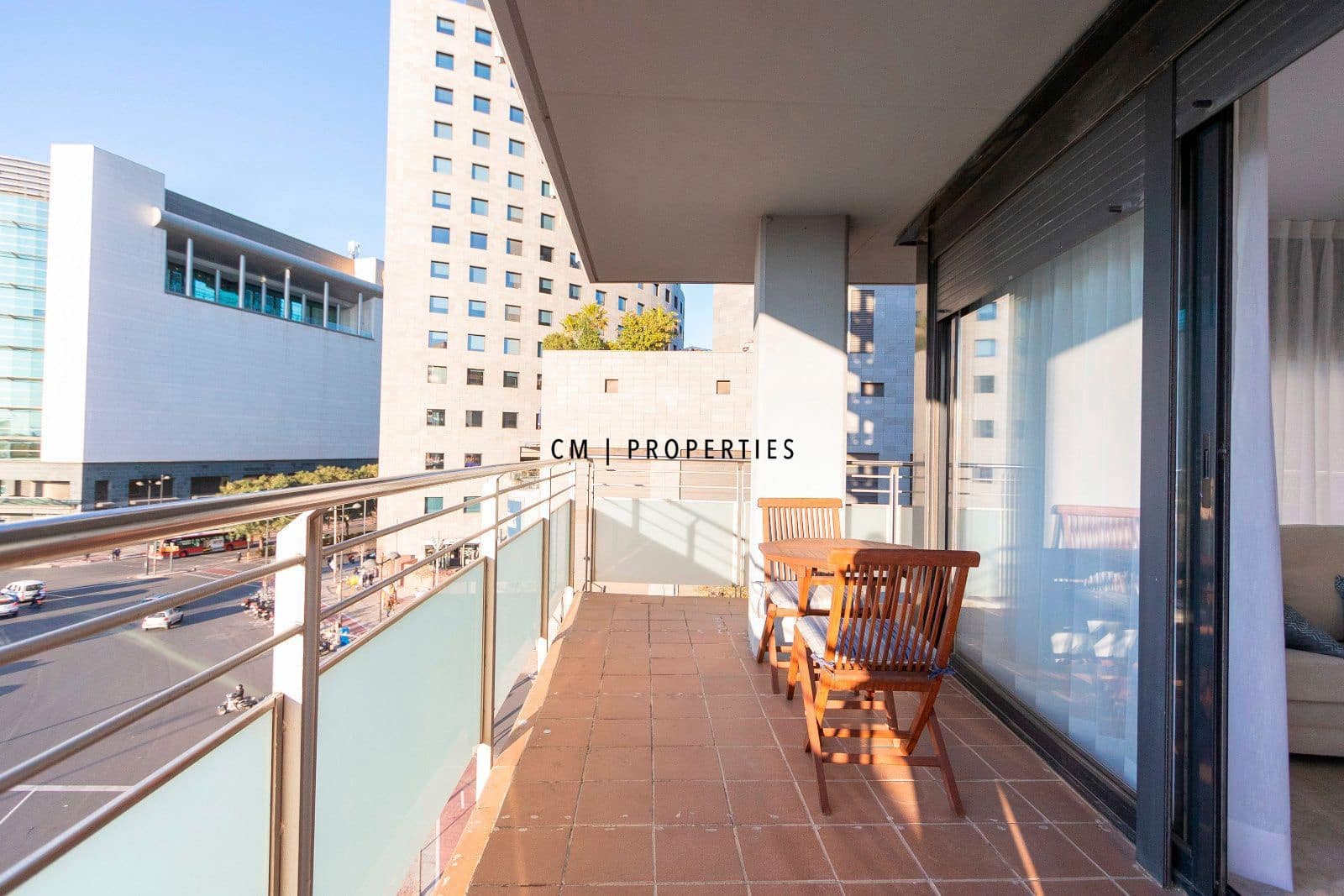 Piso de 3 habitaciones en València ciudad en alquiler con garaje - 2.200 € (Ref: 9292332)