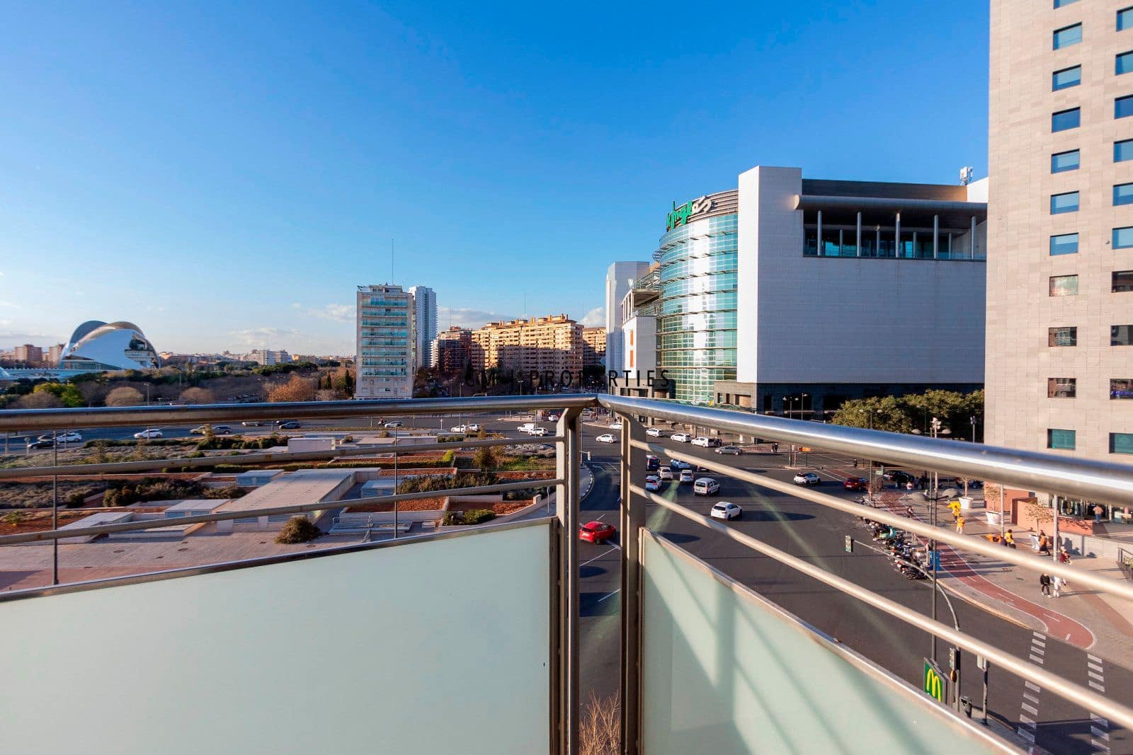 Piso de 3 habitaciones en València ciudad en alquiler con garaje - 2.200 € (Ref: 9292332)