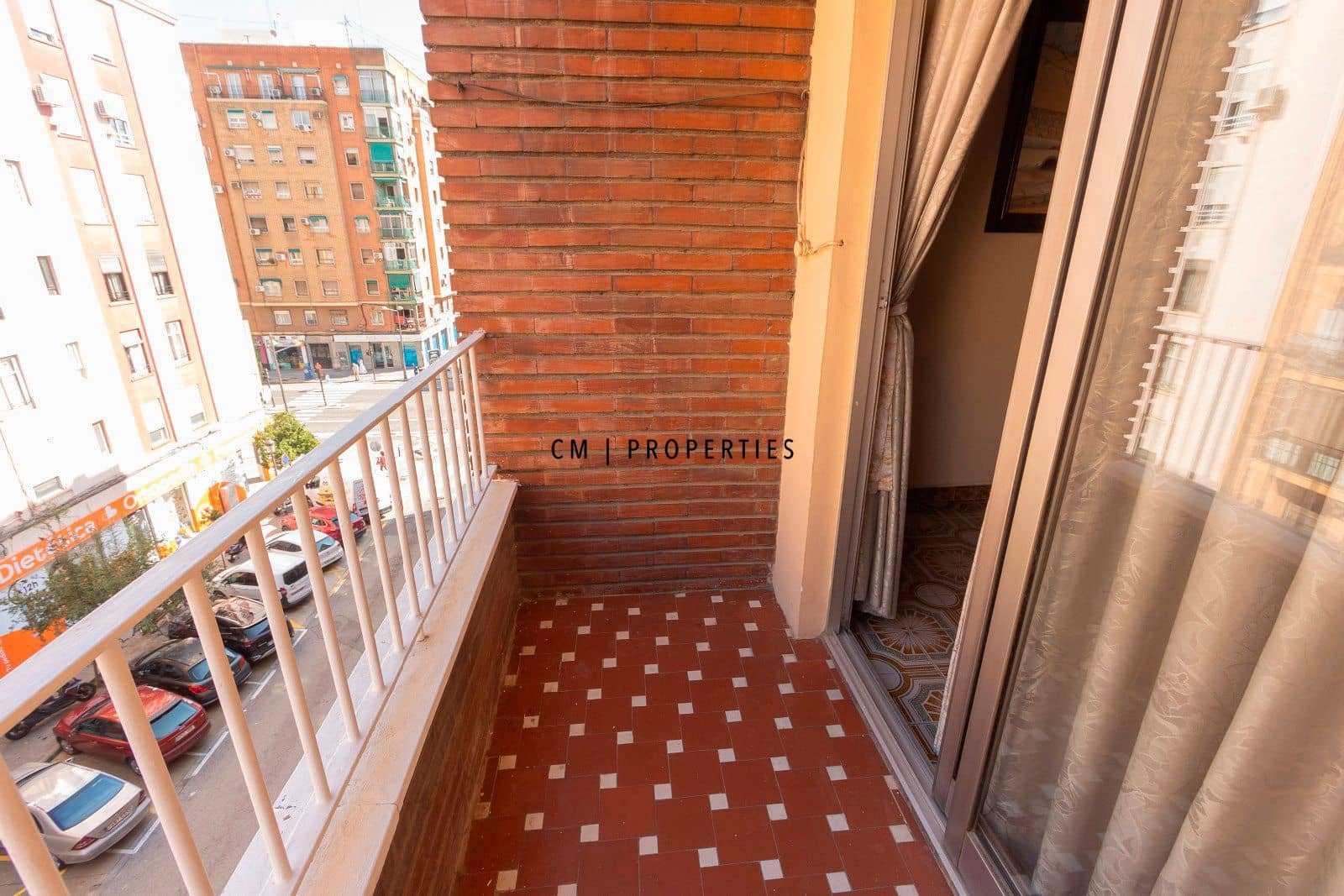 4 bedroom Flat for rent in Valencia city - € 1,350 (Ref: 9311948)