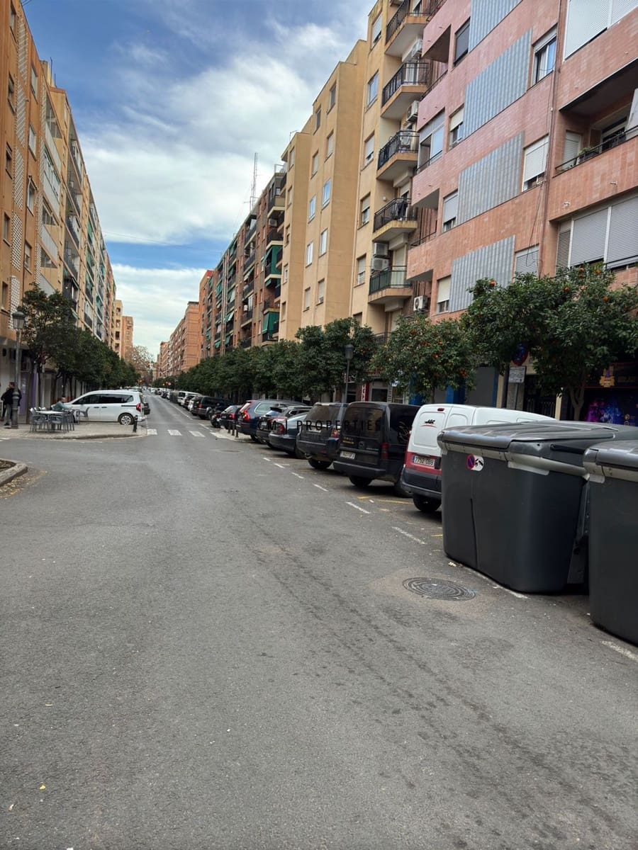 Kommersiell til salgs i Valencia by - € 790 000 (Ref: 9319952)