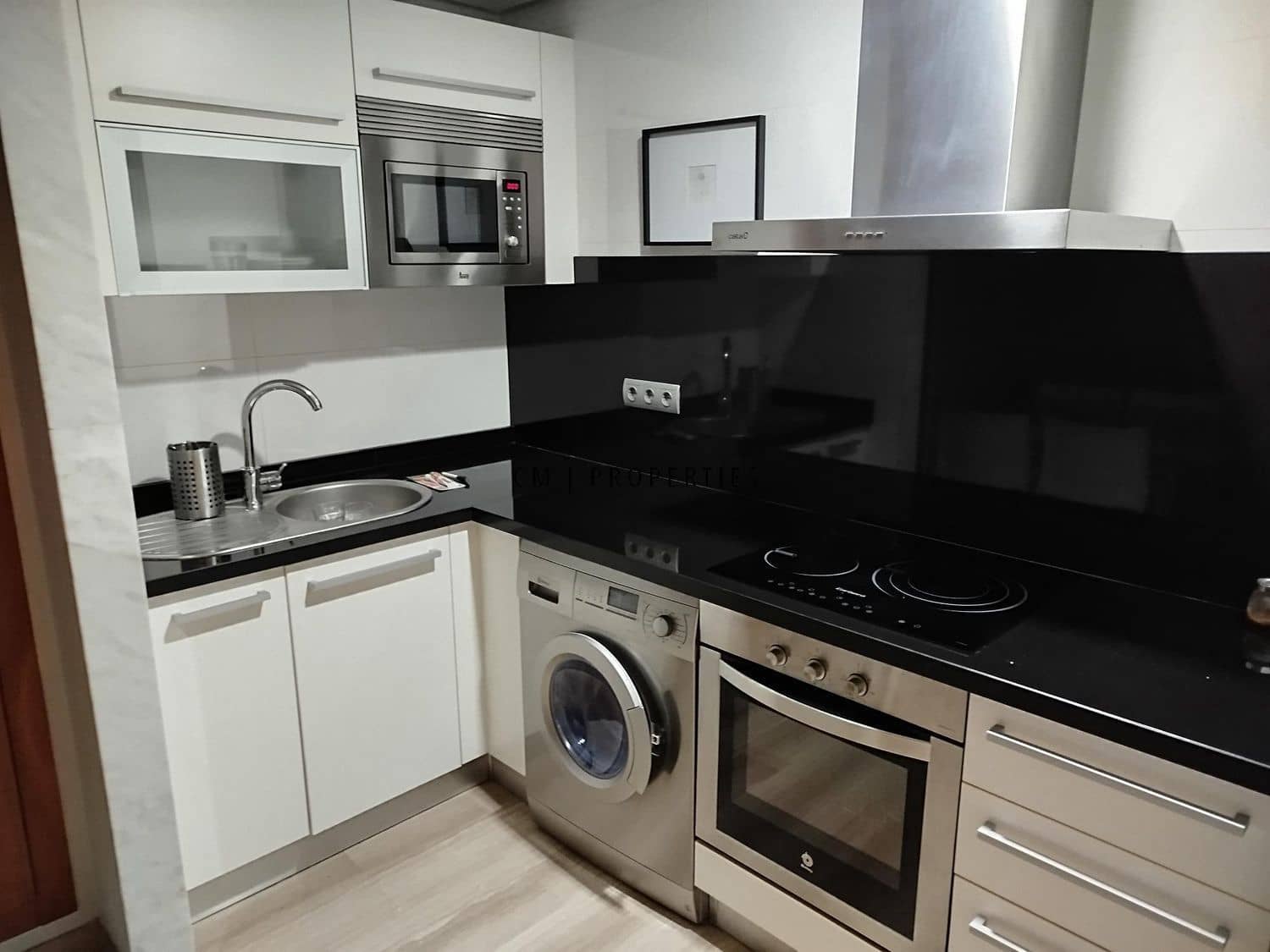 1 makuuhuone Asunto vuokrattavana paikassa Valencia kaupunki mukana uima-altaan 
autotalli - 1 650 € (Ref: 9325637)