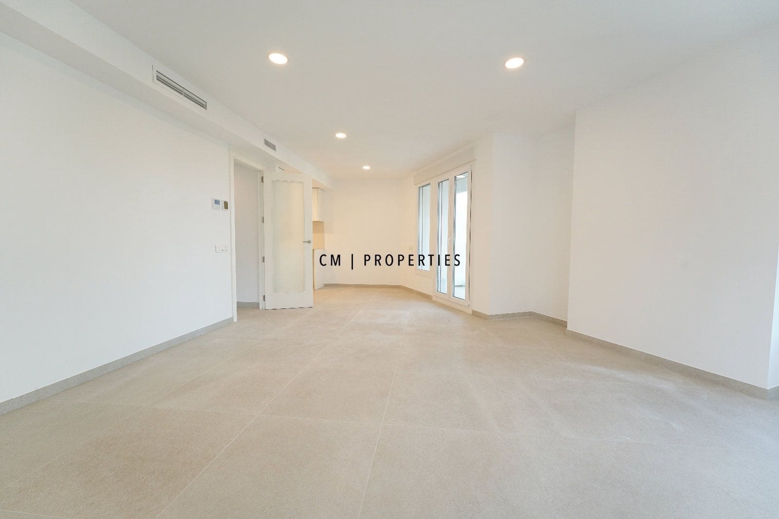 3 bedroom Flat for rent in Valencia city with garage - € 2,900 (Ref: 9335613)