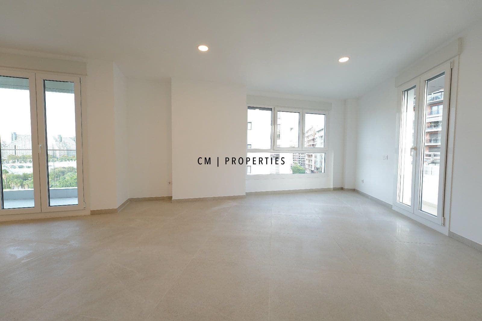 3 bedroom Flat for rent in Valencia city with garage - € 2,900 (Ref: 9335613)