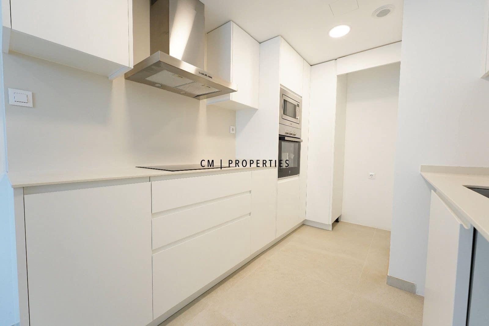 3 bedroom Flat for rent in Valencia city with garage - € 2,900 (Ref: 9335613)