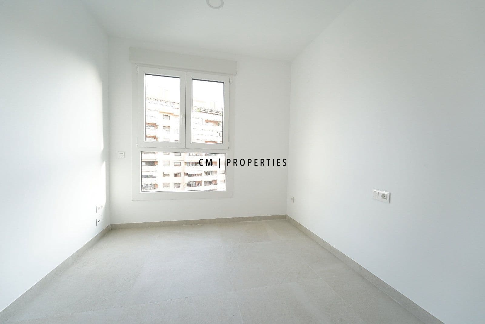 3 bedroom Flat for rent in Valencia city with garage - € 2,900 (Ref: 9335613)