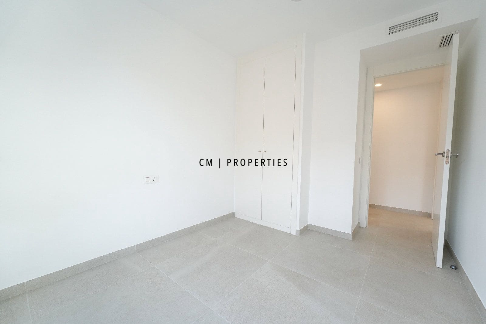 3 bedroom Flat for rent in Valencia city with garage - € 2,900 (Ref: 9335613)