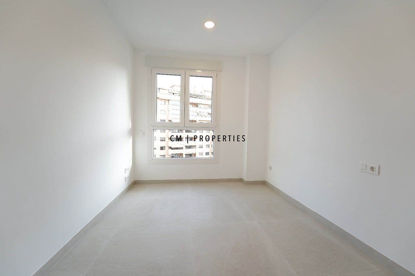 3 bedroom Flat for rent in Valencia city with garage - € 2,900 (Ref: 9335613)