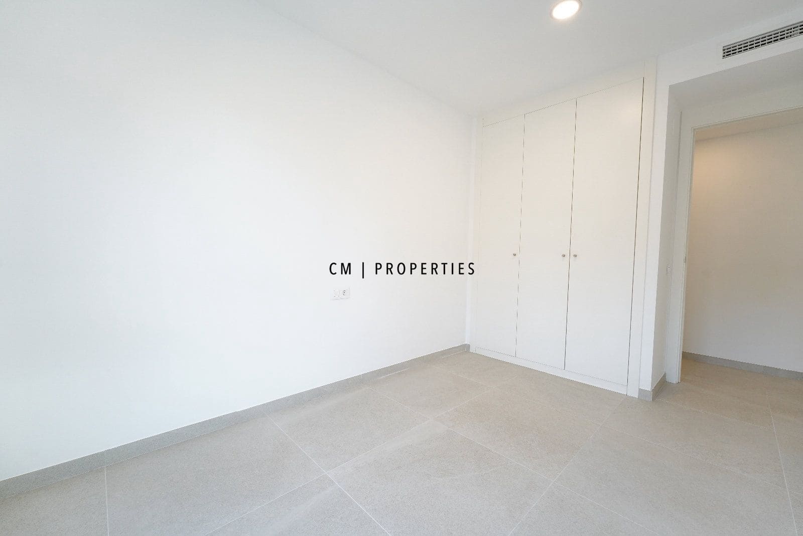 3 bedroom Flat for rent in Valencia city with garage - € 2,900 (Ref: 9335613)