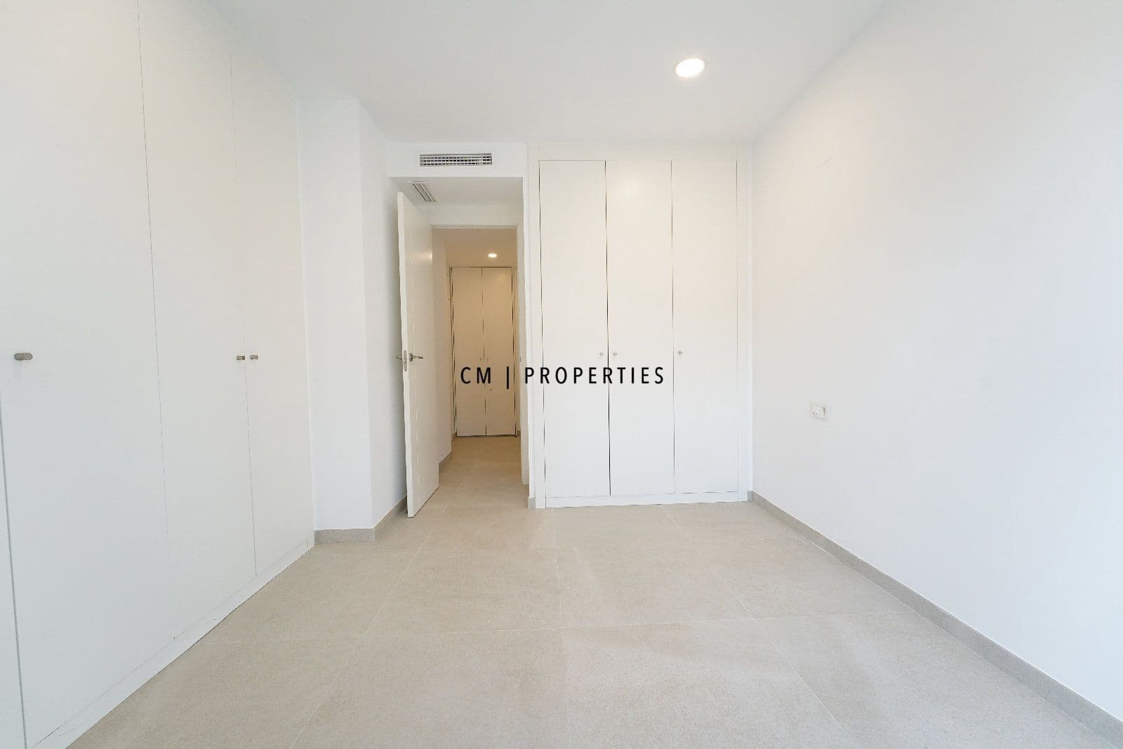 3 bedroom Flat for rent in Valencia city with garage - € 2,900 (Ref: 9335613)