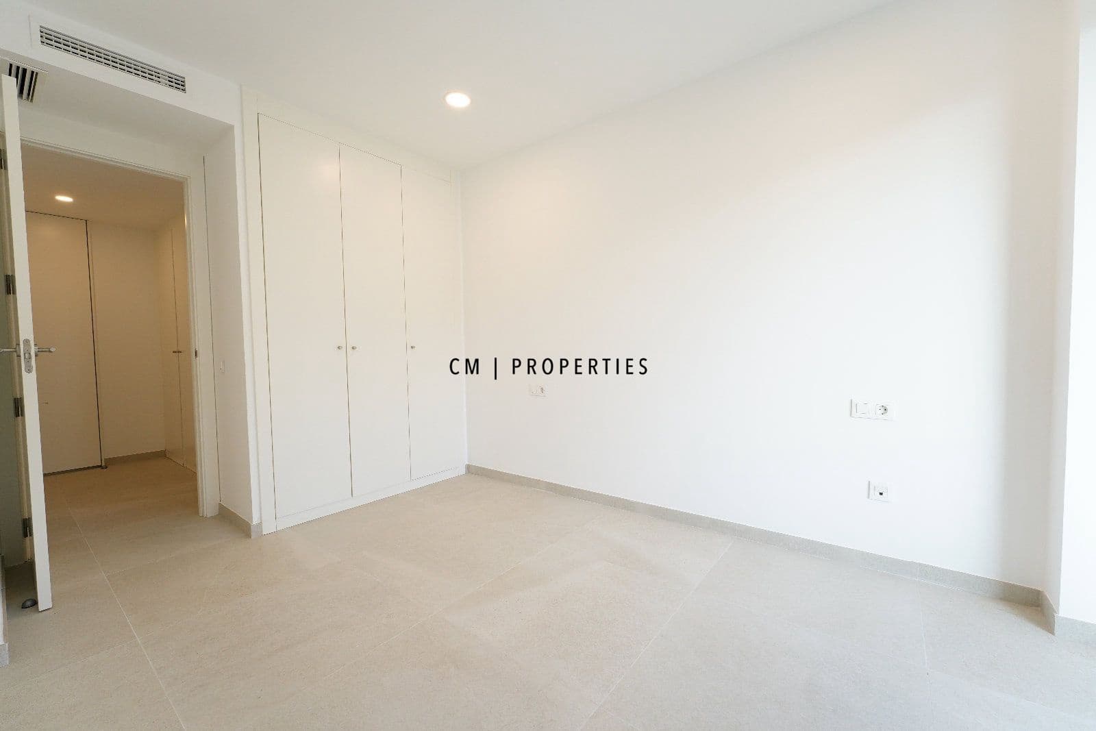 3 bedroom Flat for rent in Valencia city with garage - € 2,900 (Ref: 9335613)