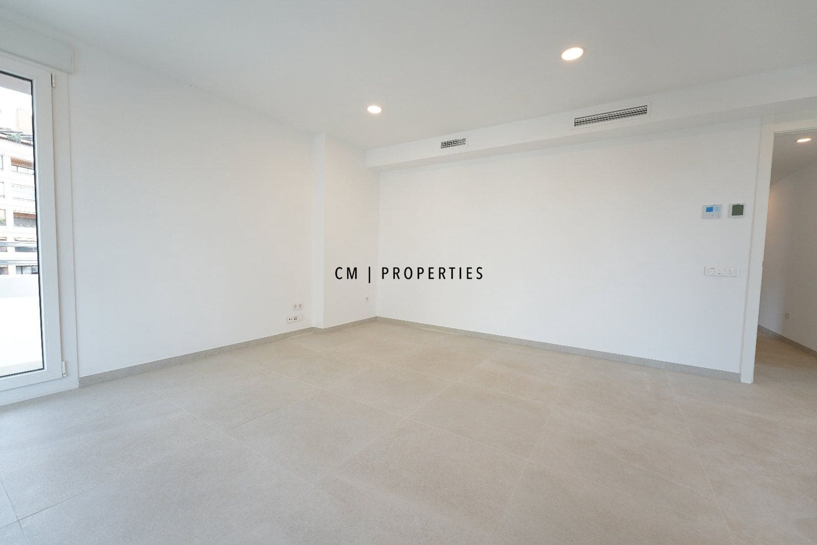 3 bedroom Flat for rent in Valencia city with garage - € 2,900 (Ref: 9335613)