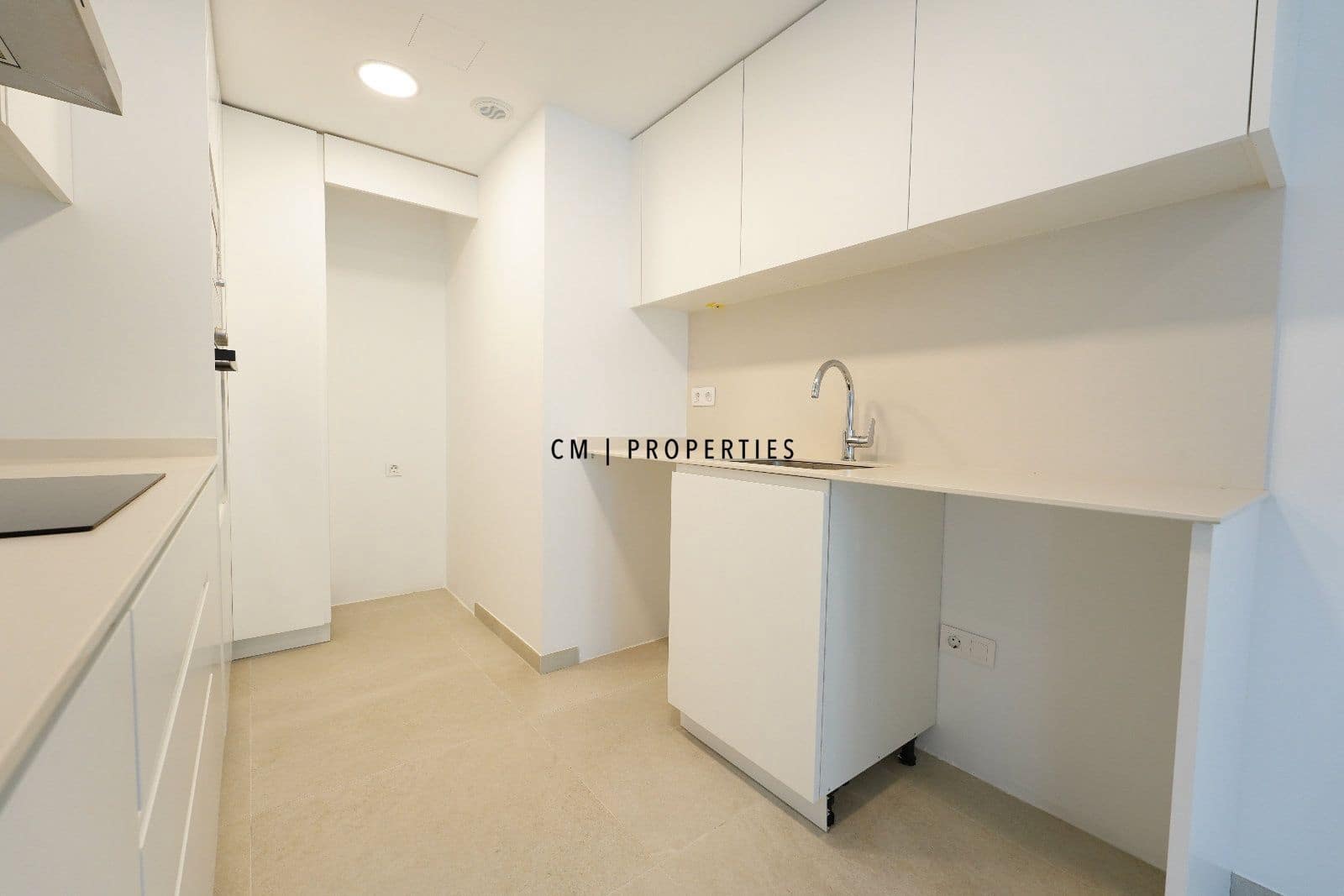 3 bedroom Flat for rent in Valencia city with garage - € 2,900 (Ref: 9335613)