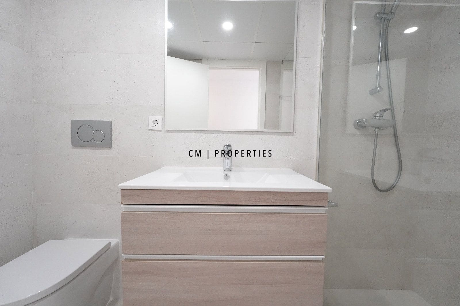 3 bedroom Flat for rent in Valencia city with garage - € 2,900 (Ref: 9335613)