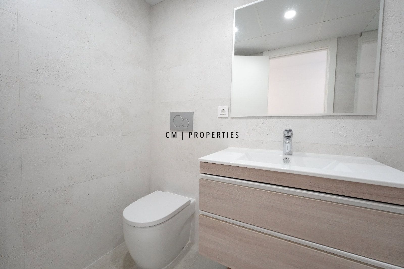 3 bedroom Flat for rent in Valencia city with garage - € 2,900 (Ref: 9335613)