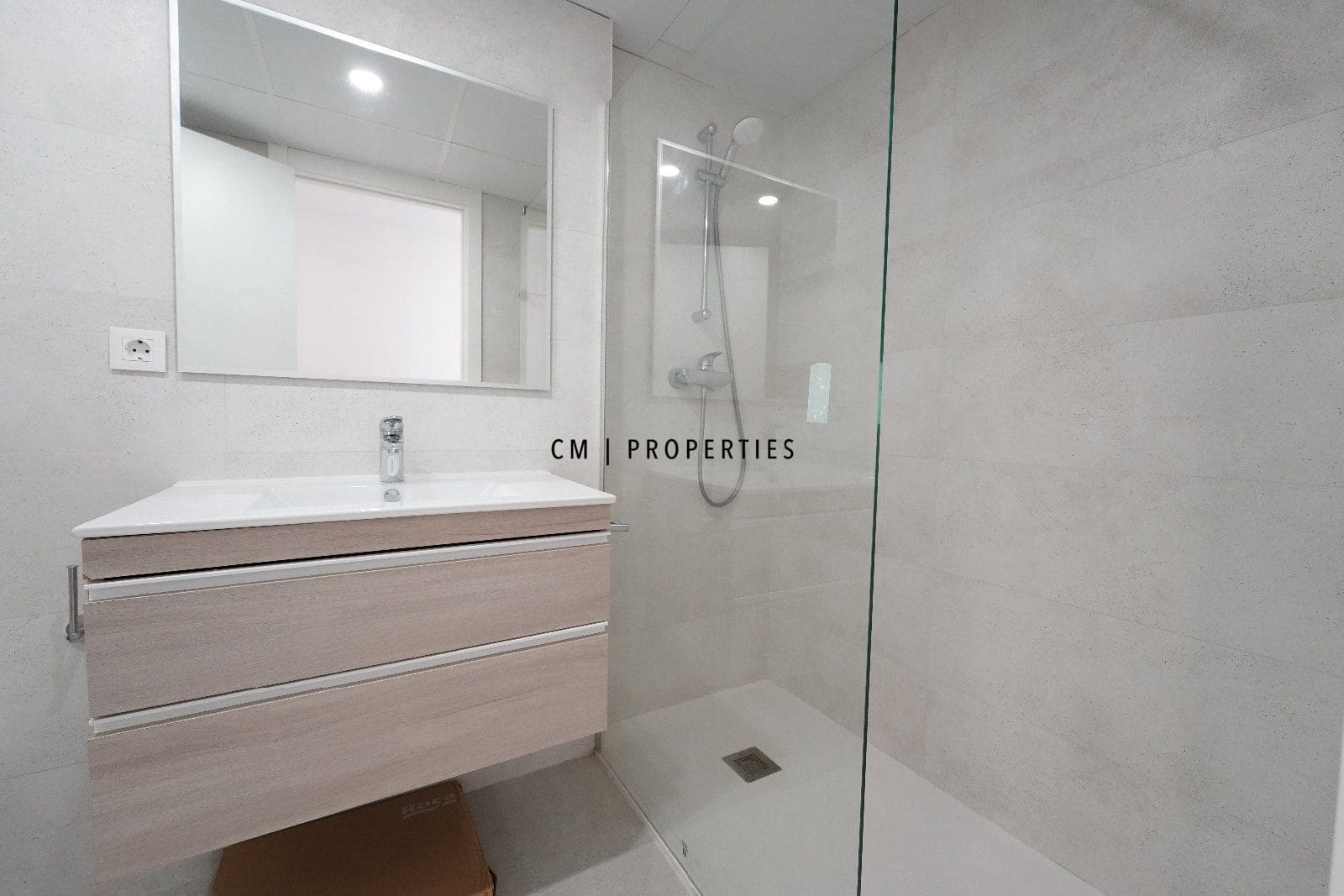 3 bedroom Flat for rent in Valencia city with garage - € 2,900 (Ref: 9335613)