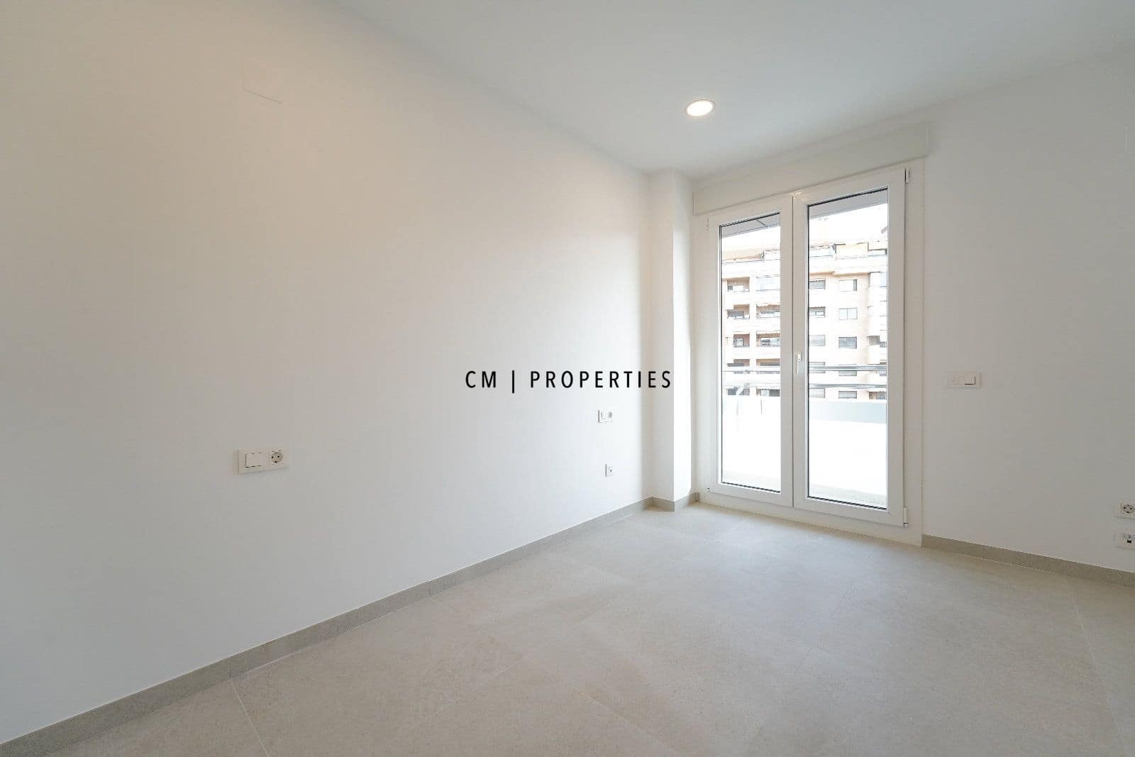 3 bedroom Flat for rent in Valencia city with garage - € 2,900 (Ref: 9335613)