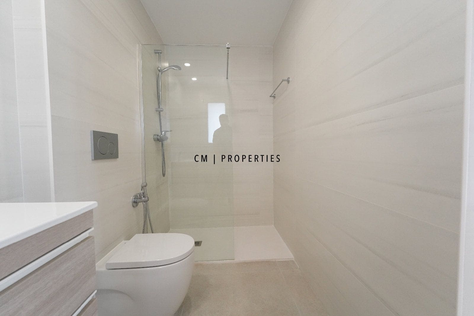 3 bedroom Flat for rent in Valencia city with garage - € 2,900 (Ref: 9335613)