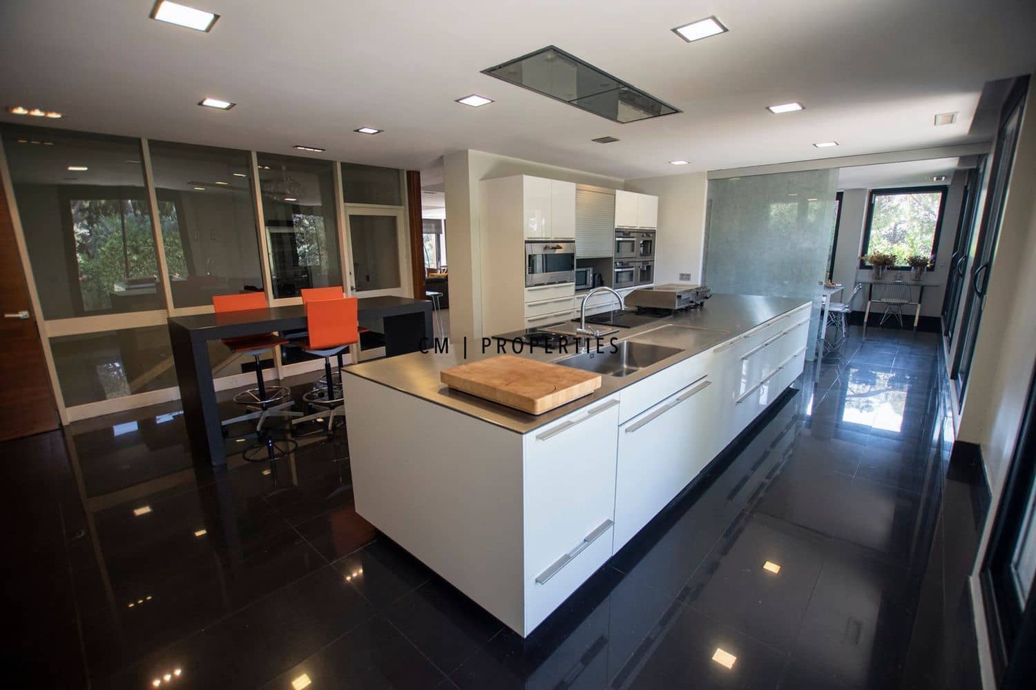 8 bedroom Villa for sale in Madrid city with pool garage - € 3,500,000 (Ref: 9341160)