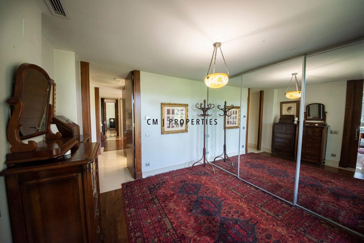 8 bedroom Villa for sale in Madrid city with pool garage - € 3,500,000 (Ref: 9341160)