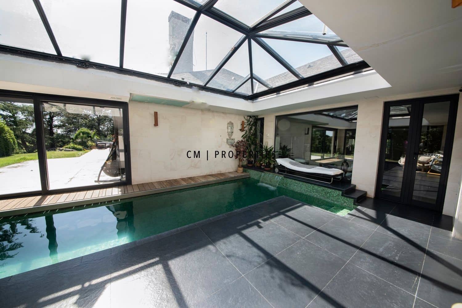 8 bedroom Villa for sale in Madrid city with pool garage - € 3,500,000 (Ref: 9341160)