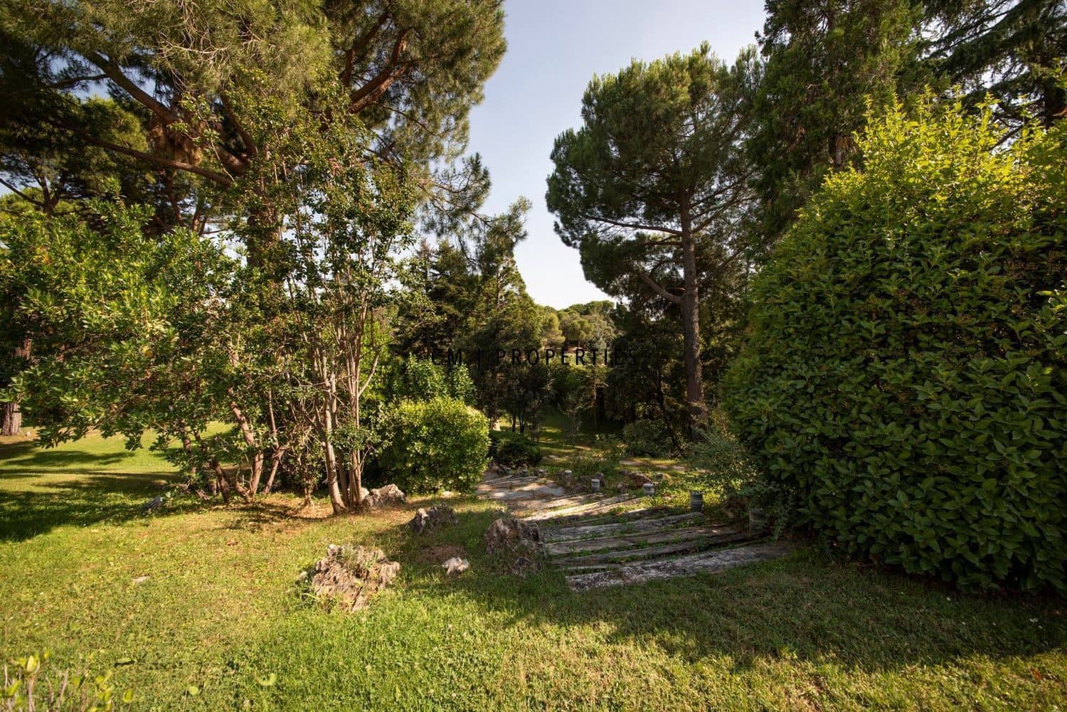 8 bedroom Villa for sale in Madrid city with pool garage - € 3,500,000 (Ref: 9341160)