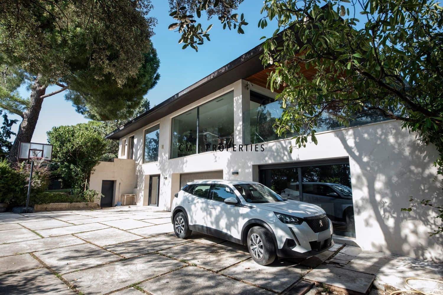 8 bedroom Villa for sale in Madrid city with pool garage - € 3,500,000 (Ref: 9341160)