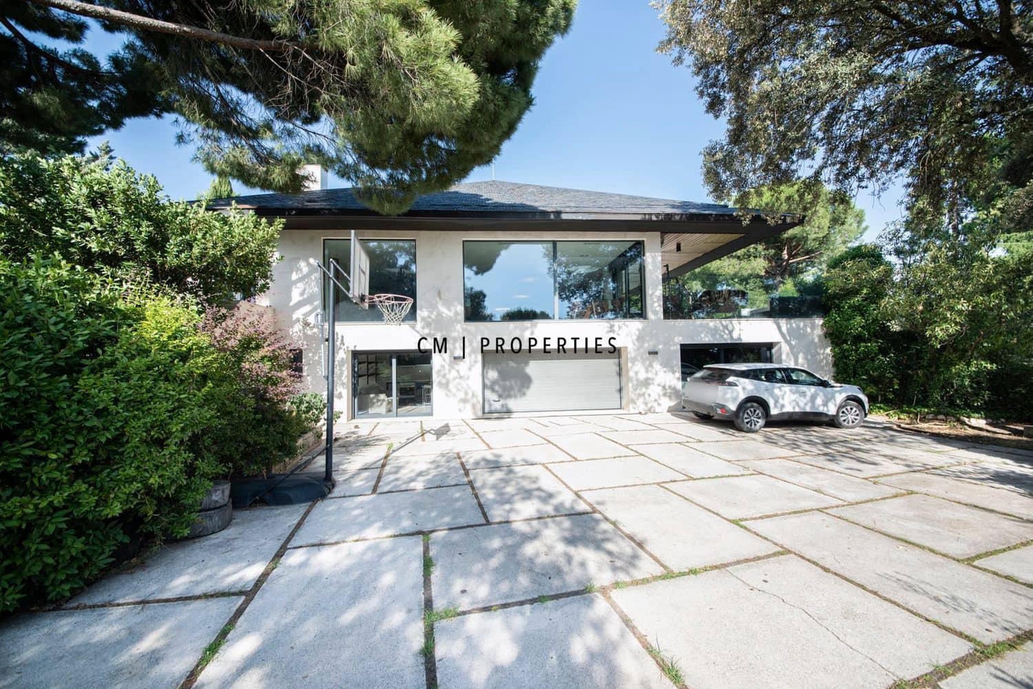 8 bedroom Villa for sale in Madrid city with pool garage - € 3,500,000 (Ref: 9341160)