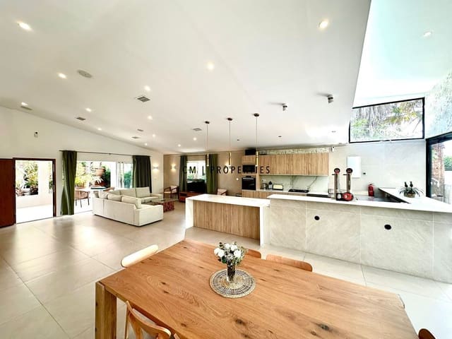 7 makuuhuone Huvila vuokrattavana paikassa Bétera mukana uima-altaan 
autotalli - 5 000 € (Ref: 9345495)