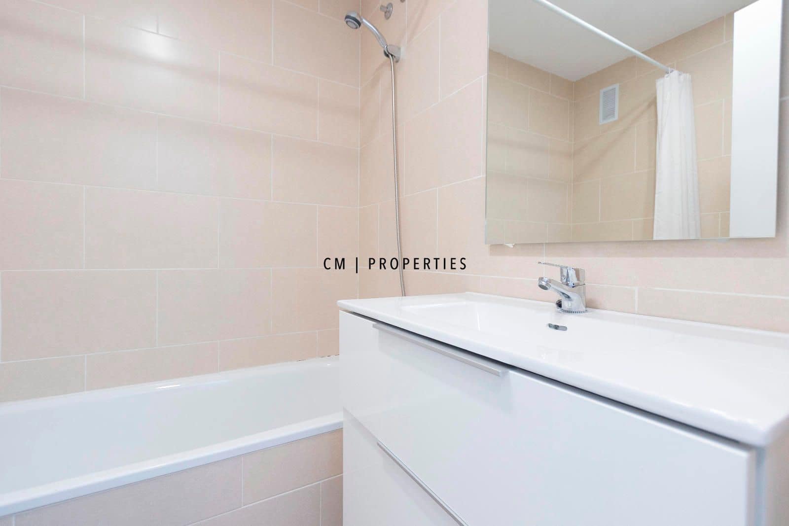 Casa de 4 habitaciones en Almenara en venta con piscina garaje - 360.000 € (Ref: 9357754)