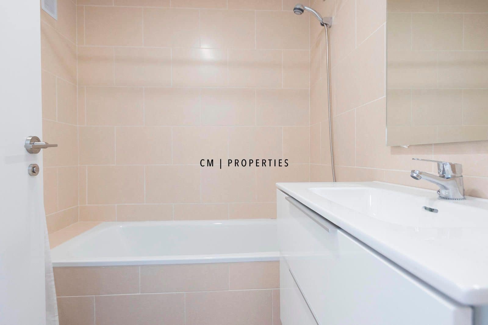 Casa de 4 habitaciones en Almenara en venta con piscina garaje - 360.000 € (Ref: 9357754)