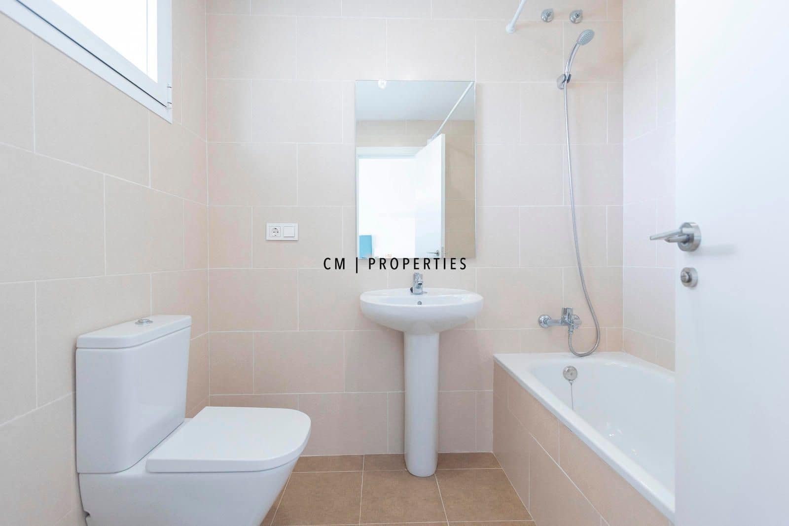 Casa de 4 habitaciones en Almenara en venta con piscina garaje - 360.000 € (Ref: 9357754)