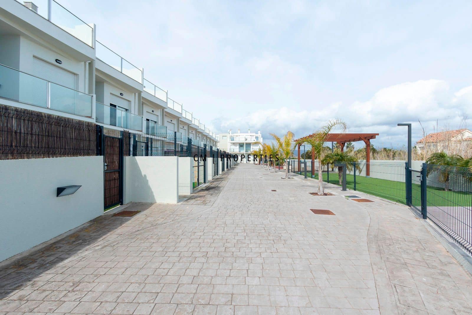 Casa de 4 habitaciones en Almenara en venta con piscina garaje - 360.000 € (Ref: 9357754)