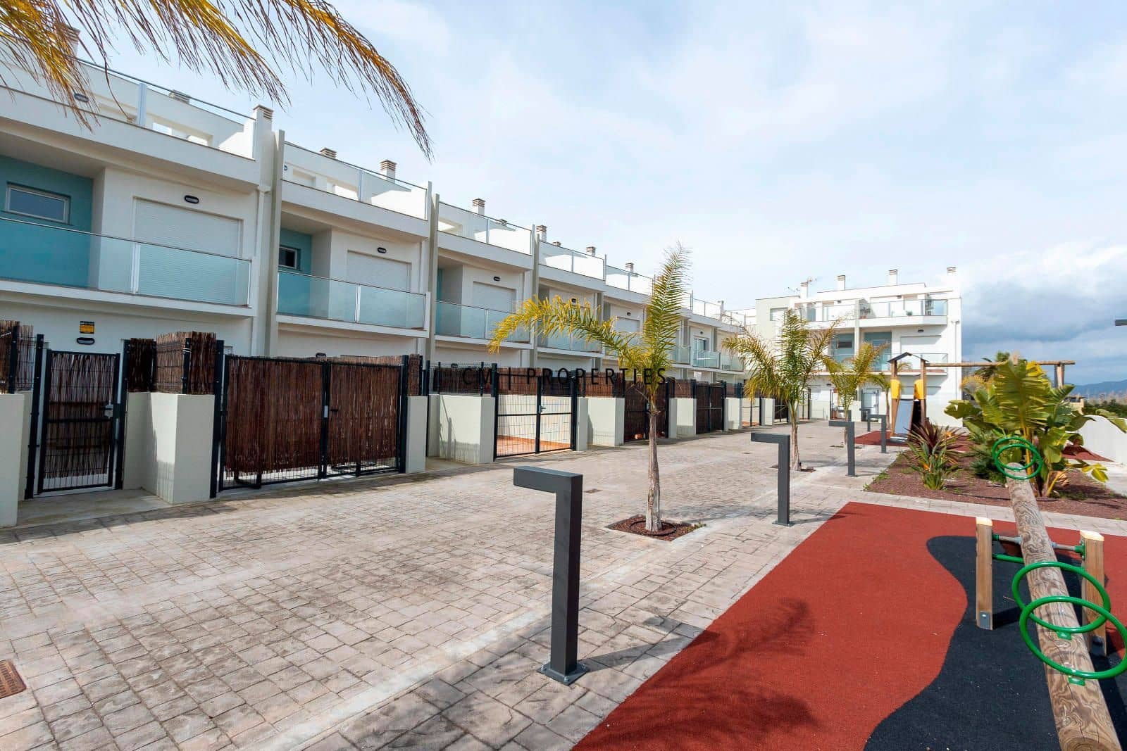 Casa de 4 habitaciones en Almenara en venta con piscina garaje - 360.000 € (Ref: 9357754)