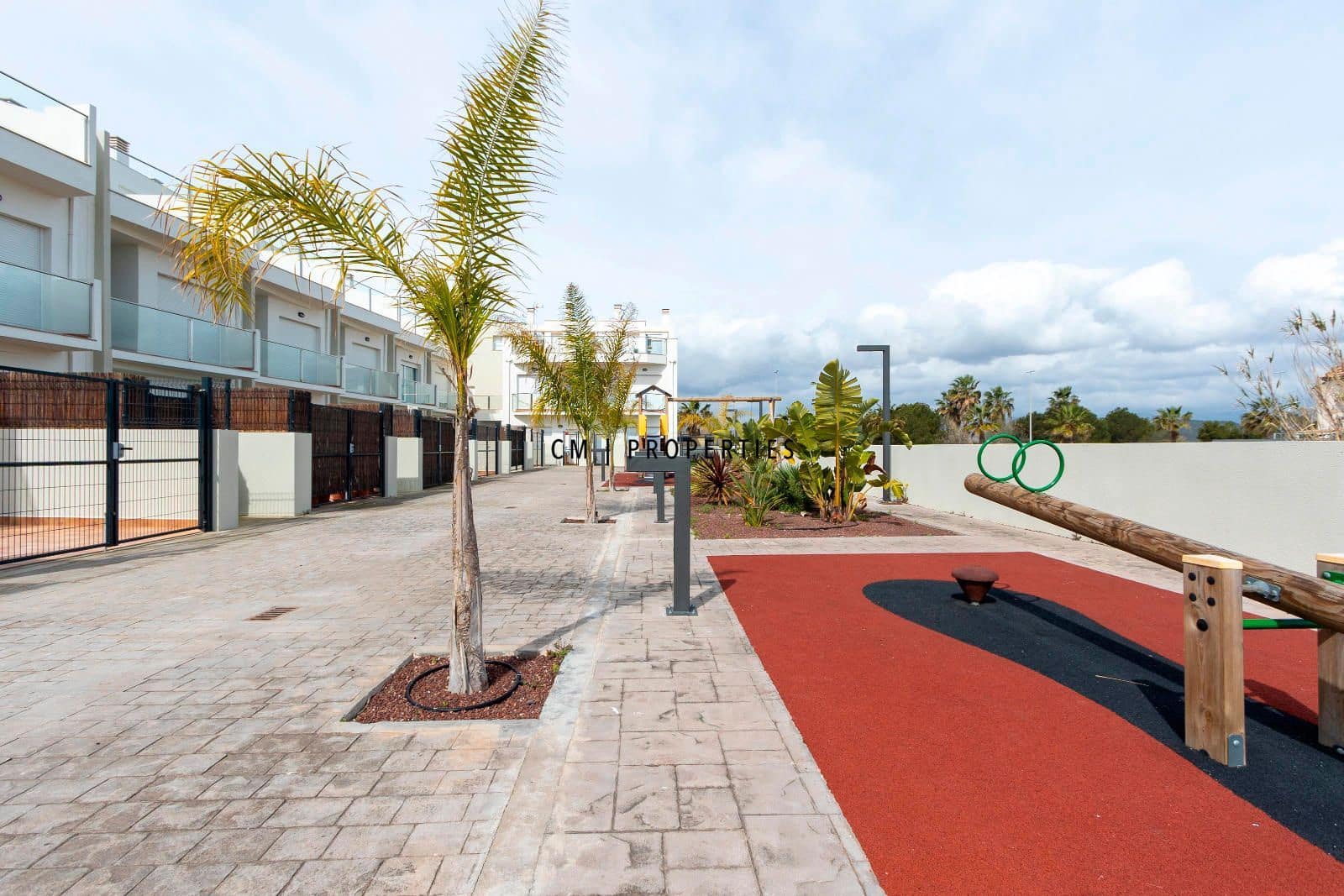 Casa de 4 habitaciones en Almenara en venta con piscina garaje - 360.000 € (Ref: 9357754)