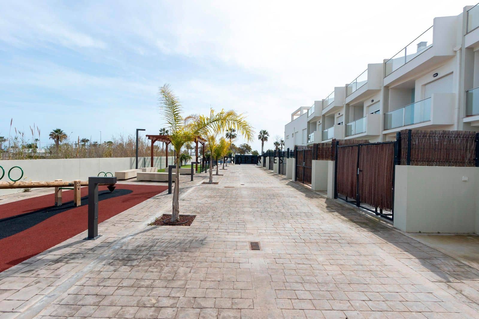 Casa de 4 habitaciones en Almenara en venta con piscina garaje - 360.000 € (Ref: 9357754)