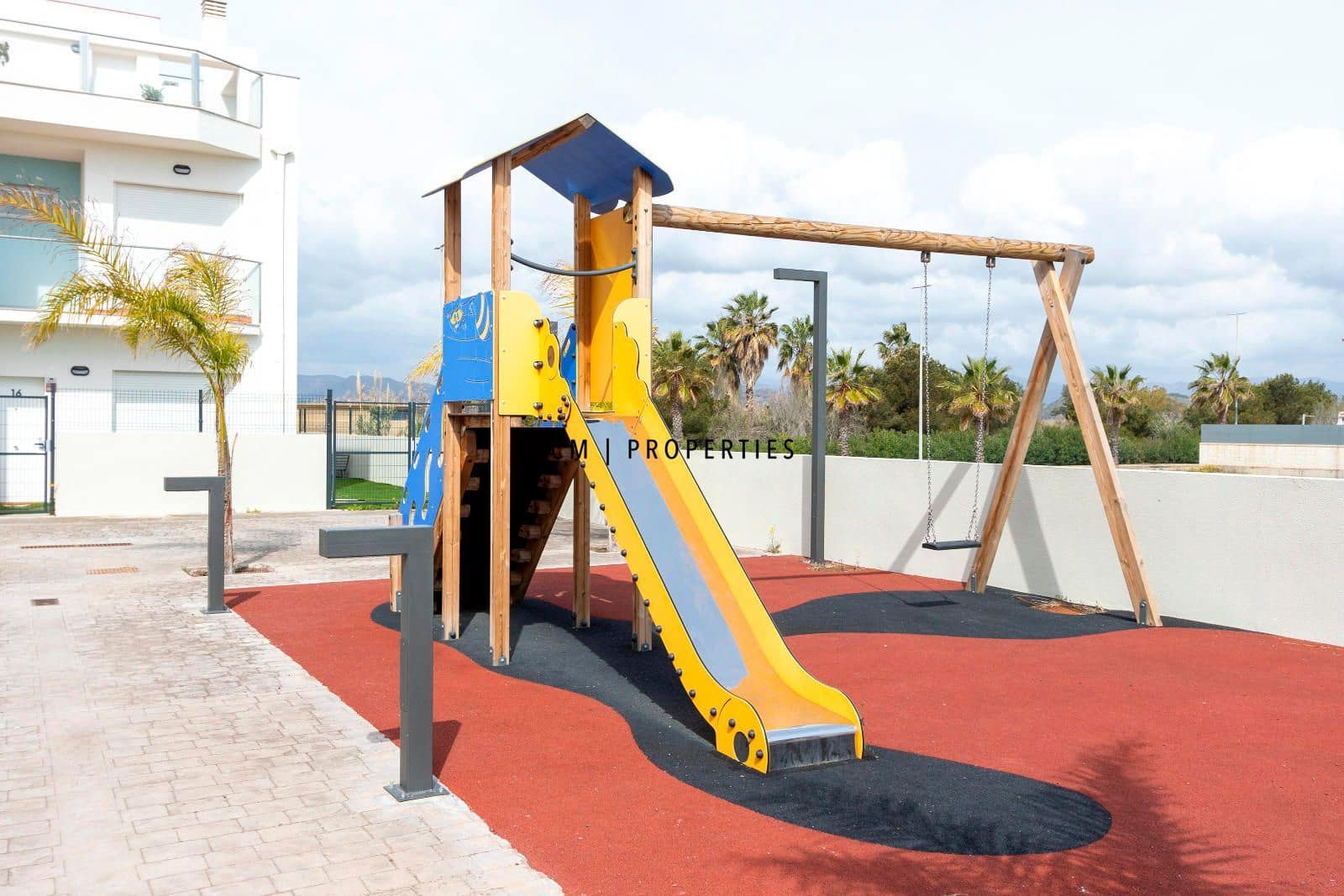 Casa de 4 habitaciones en Almenara en venta con piscina garaje - 360.000 € (Ref: 9357754)