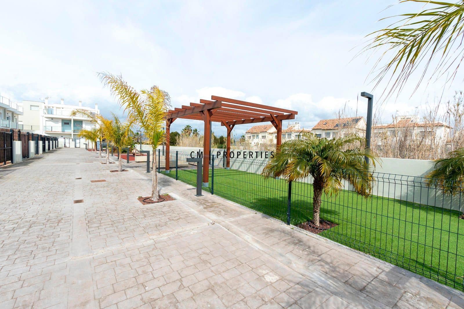 Casa de 4 habitaciones en Almenara en venta con piscina garaje - 360.000 € (Ref: 9357754)