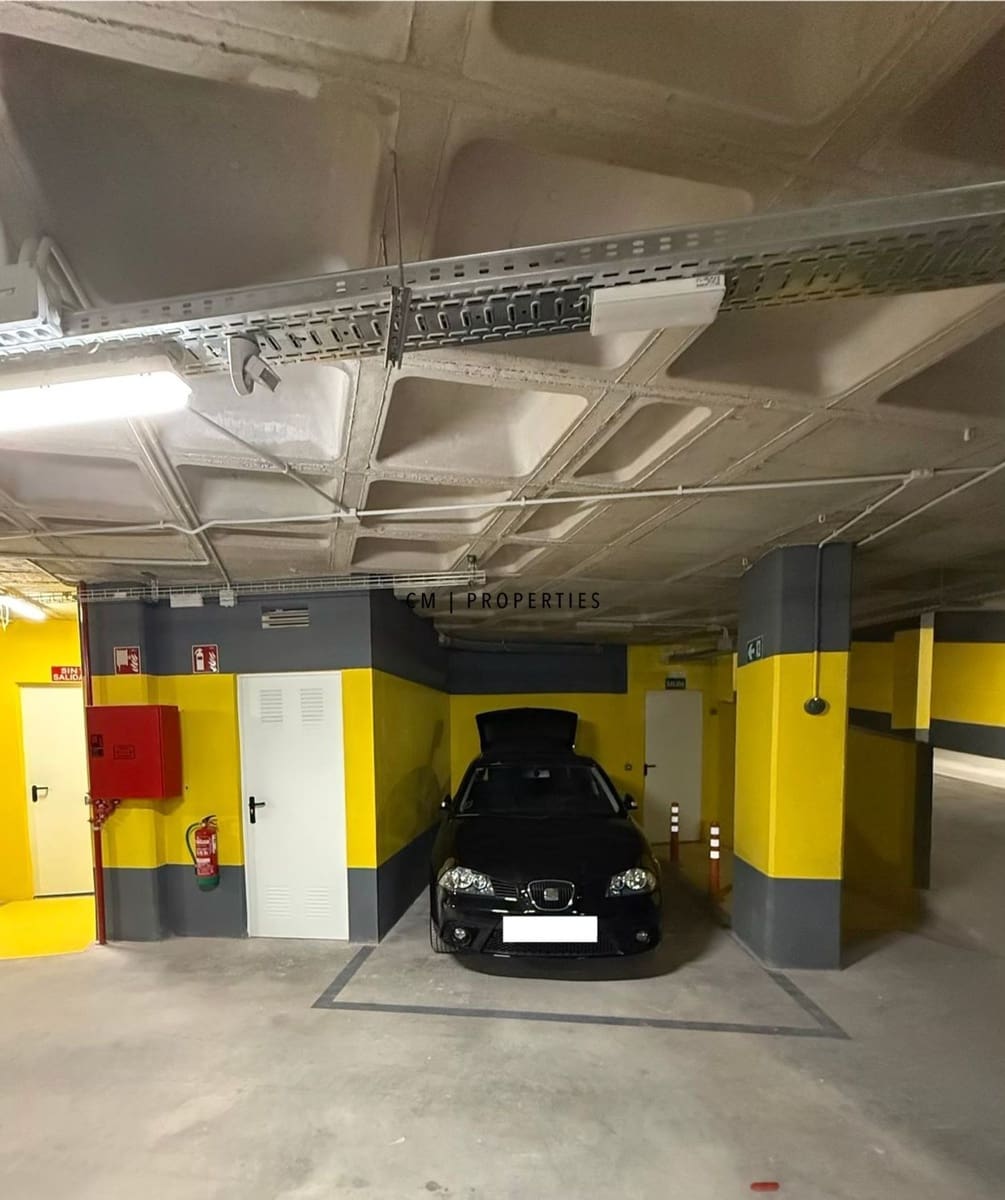 1 makuuhuone Asunto vuokrattavana paikassa Valencia kaupunki mukana uima-altaan 
autotalli - 1 800 € (Ref: 9360247)