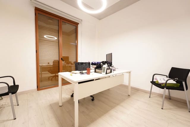 Kontor til leie i La Gran Via, Valencia by - € 3 000 (Ref: 9360785)