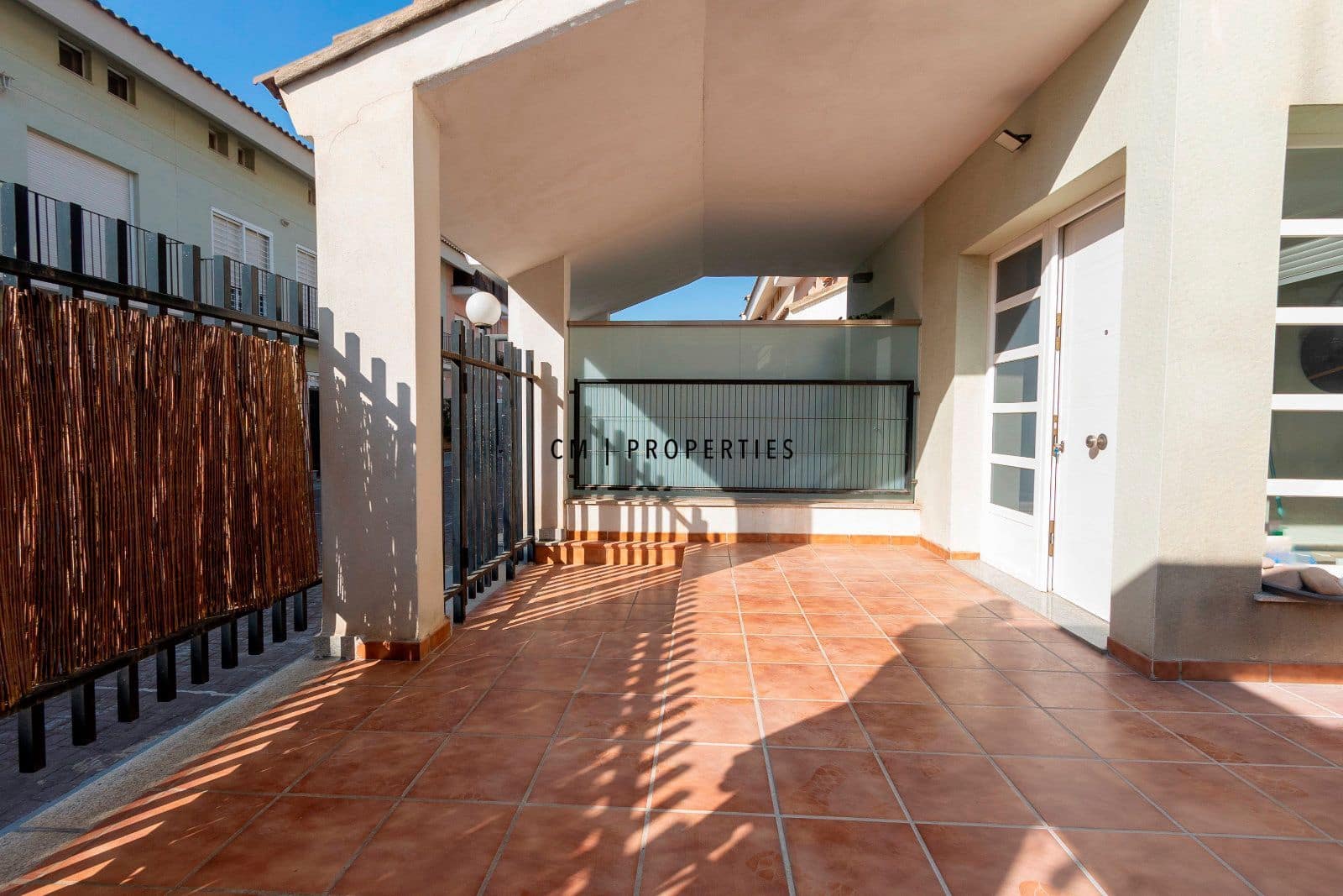 4 soveværelse Lejlighed til salg i Moncada med garage - € 550.000 (Ref: 9378389)