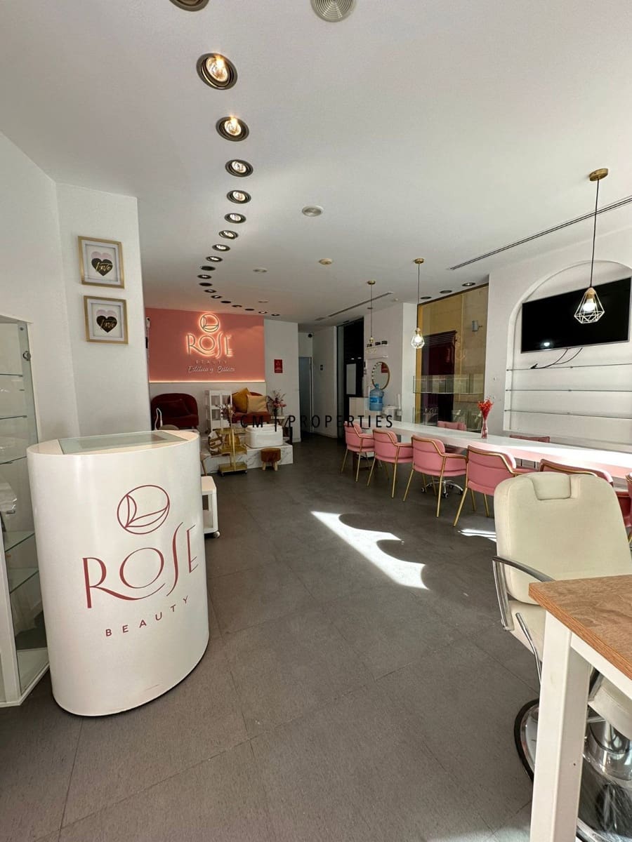 Commercieel te huur in Valencia stad - € 1.600 (Ref: 9386743)