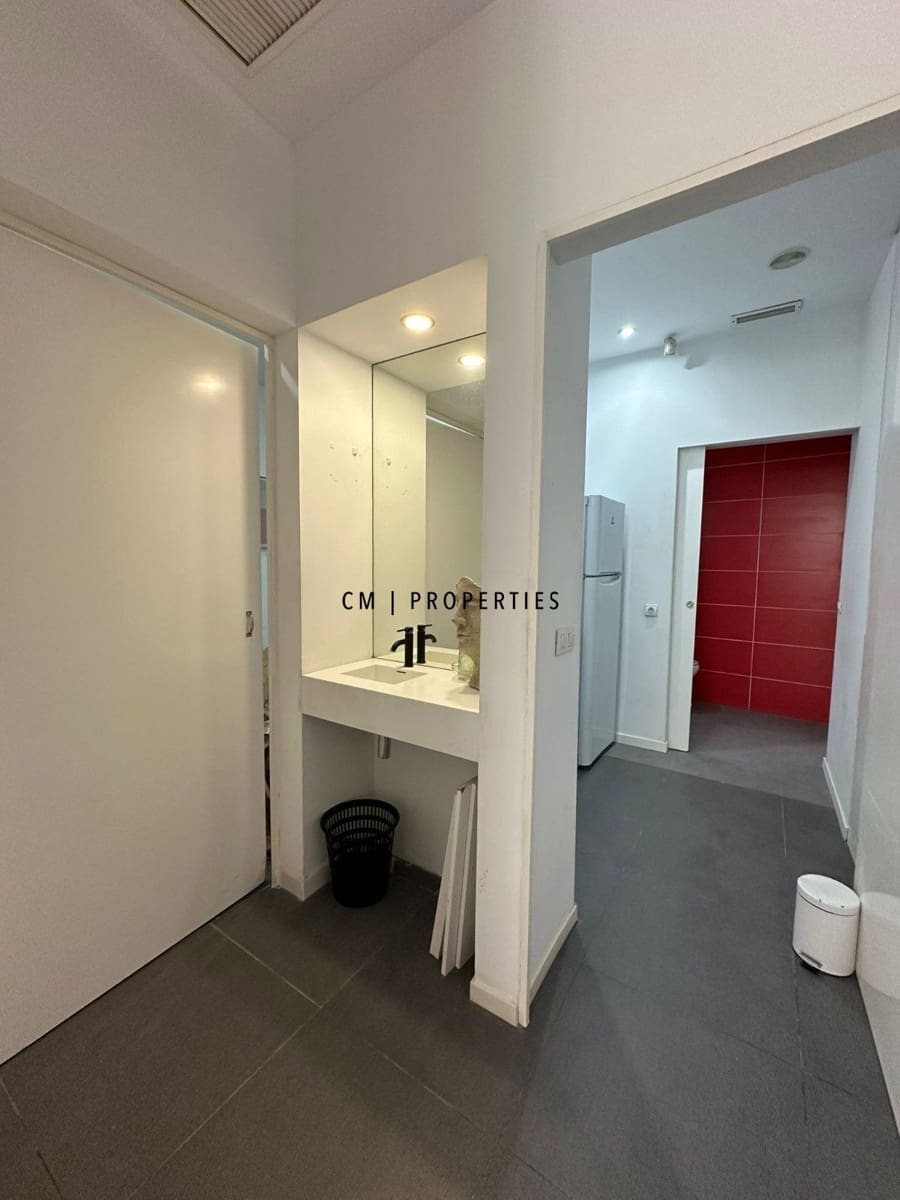 Commercieel te huur in Valencia stad - € 1.600 (Ref: 9386743)