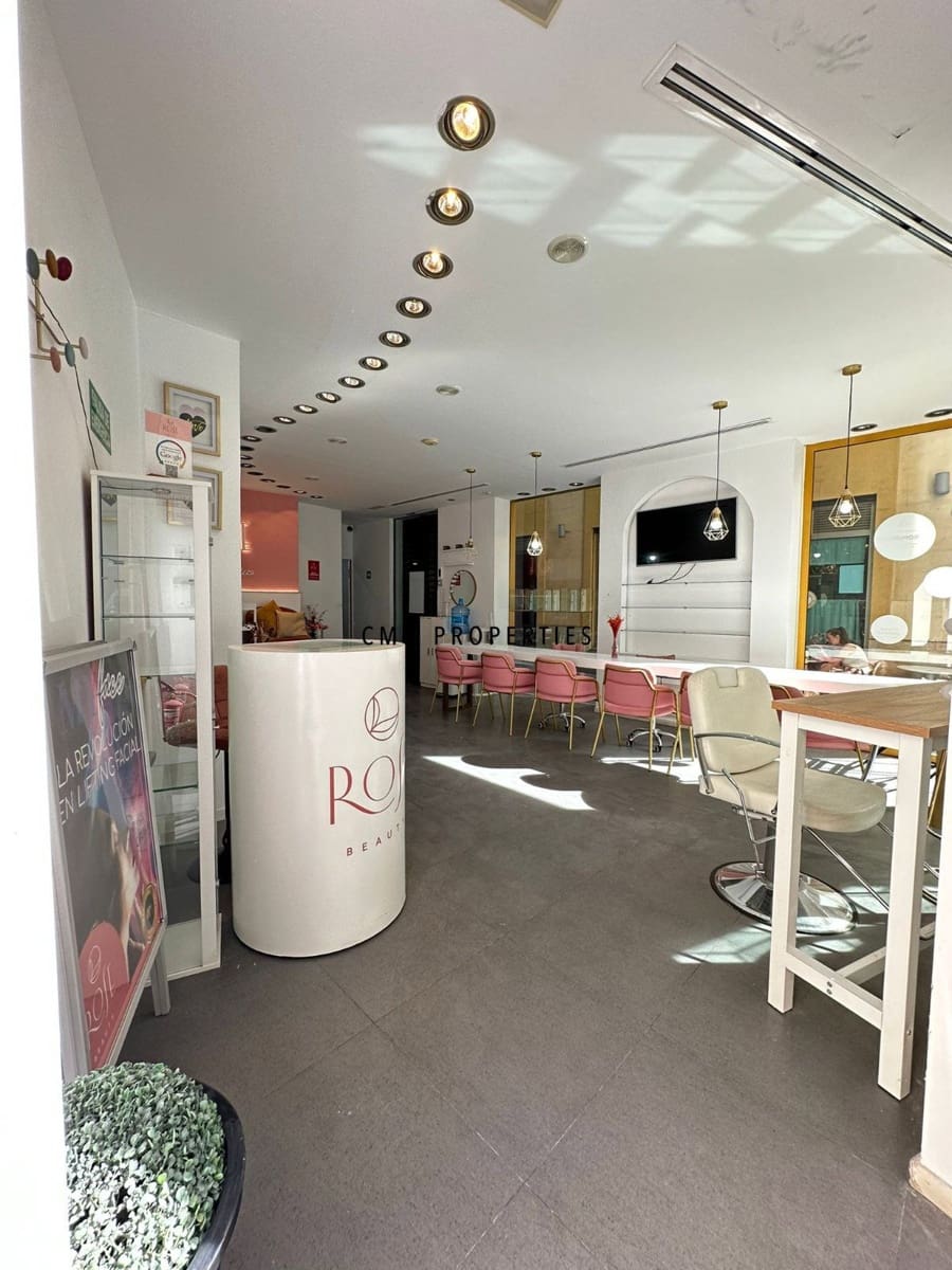 Commercieel te huur in Valencia stad - € 1.600 (Ref: 9386743)