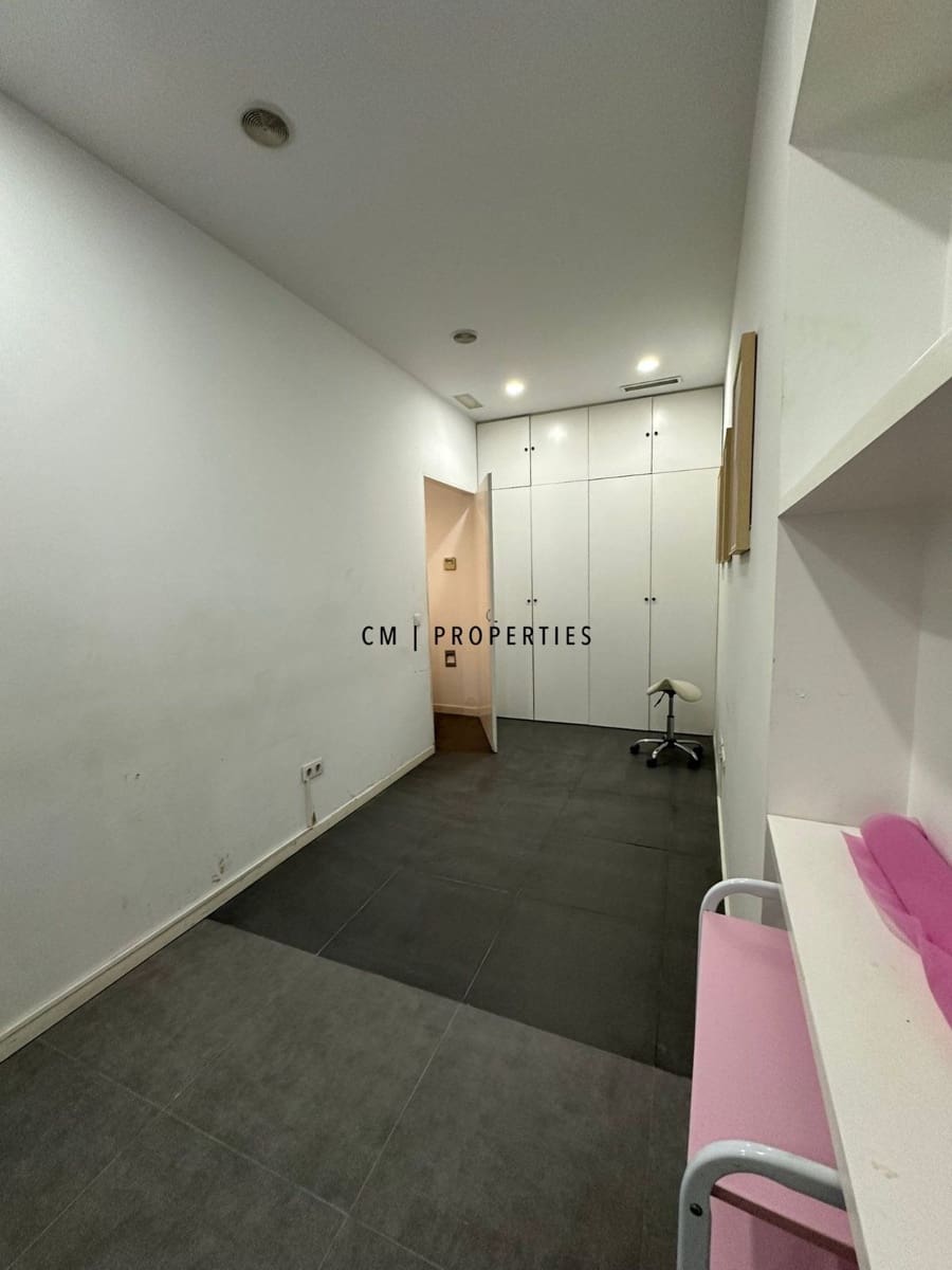 Commercieel te huur in Valencia stad - € 1.600 (Ref: 9386743)