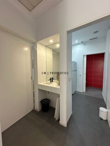 Commercieel te huur in El Mercat, Valencia stad - € 1.600 (Ref: 9386743)