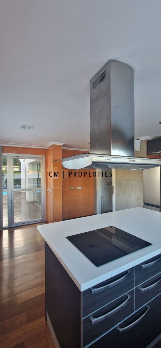 7 soverom Villa til salgs i Paterna med svømmebasseng garasje - € 1 000 000 (Ref: 9388494)