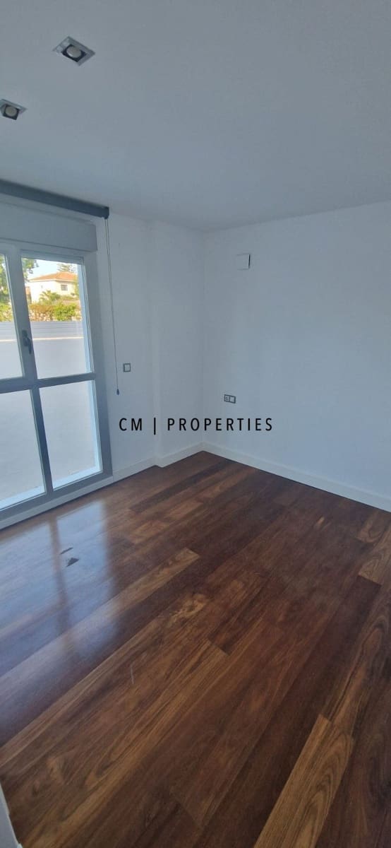 7 soverom Villa til salgs i Paterna med svømmebasseng garasje - € 1 000 000 (Ref: 9388494)