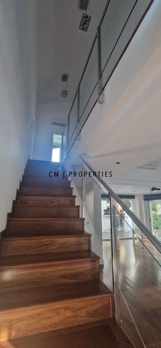 7 soverom Villa til salgs i Paterna med svømmebasseng garasje - € 1 000 000 (Ref: 9388494)